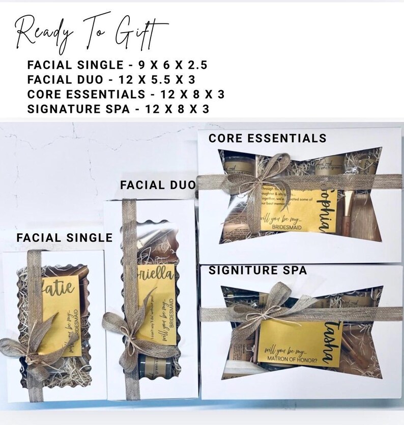 Puede incluir: Cajas de regalo blancas atadas con cinta de arpillera, etiquetadas como "Facial Single", "Facial Duo", "Core Essentials" y "Signature Spa". Cada caja contiene art&iacute;culos y una tarjeta personalizada. El texto "Ready To Gift" est&aacute; en la parte superior.