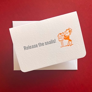 Relâchez la carte imprimée en typographie Snails