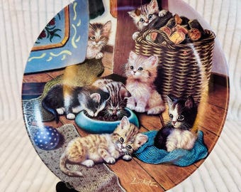 The Bradford Exchange Cozy Commons Collector Cat Plate