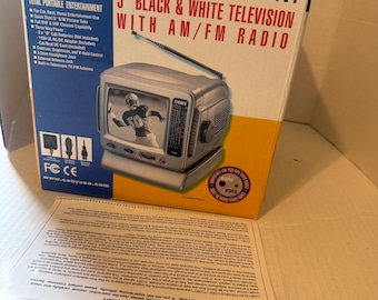 Televisor analógico CRT Coby CX-TV1 de 5 pulgadas en blanco y negro, con radio AM/FM. Nuevo en caja.
