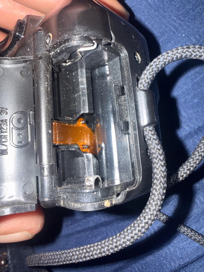 Canon Sure Shot 70 Zoom 35 mm Film Point and Shoot Kamera Beschädigte Ecke Siehe Bilder Bild 7