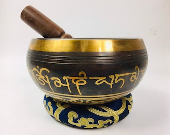 Bol chantant de guérison bouddhiste tibétain de 6 1/4 po. (chakra de la gorge) en laiton gravé - 1 kg - Cultural Roots Singing Bowls