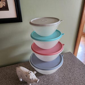Vintage 1980's Wondolier Tupperware Nesting Mixing Bowls #236 #235 #234 #233 set of with Colored Lids