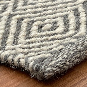 2 x 3 Ft - Hand Woven Wool Rug, Flat Weave, Small, Traditional, Indian Handmade, Soft Wool, Floor, Area, Winter Rug\Carpet. FREE SHIPPING