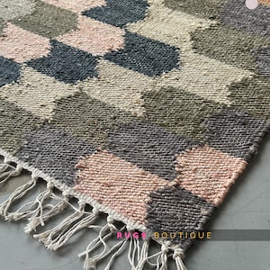 Alfombra Kilim de yute y algodón hecha a mano: verde, rosa, naranja y azul