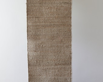 Handgewebter Dhurrie-Teppich aus Hanf: Traditionelle Naturfaser, 60 x 150 cm