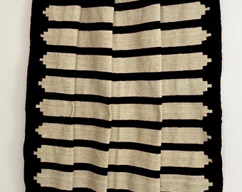 handgeweven gordijnen, vier kleurstellingen: zwart, blauw, groen, geel