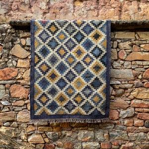 Handmade Wool Jute Rug (6 x 8 ft)