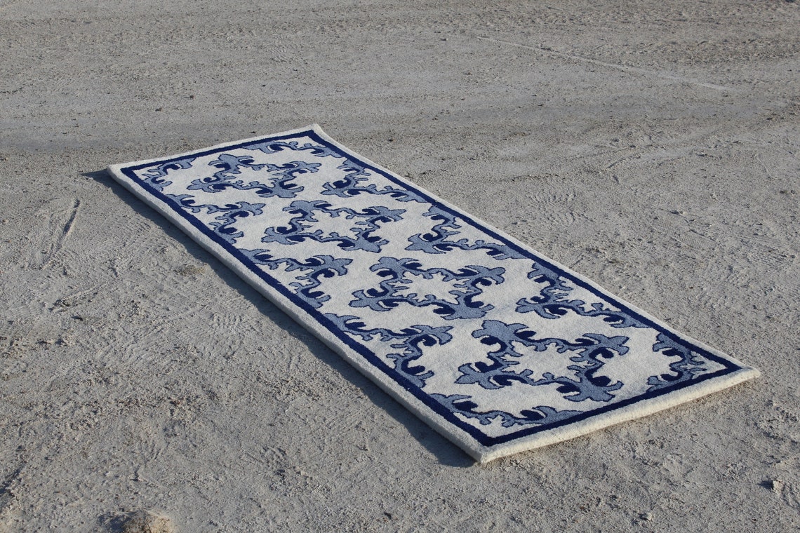 2 X 6 Handtufted Runner Rug Blue and White Large Motifs Etsy