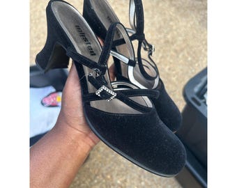 Nicht gelistete Heels Frauen 9 Schwarz Stoff Strass Schnalle Block Pump Gut