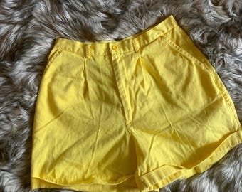 Contrasts Vintage Yellow Pleated High Waist Cotton Shorts – Retro Summer Style