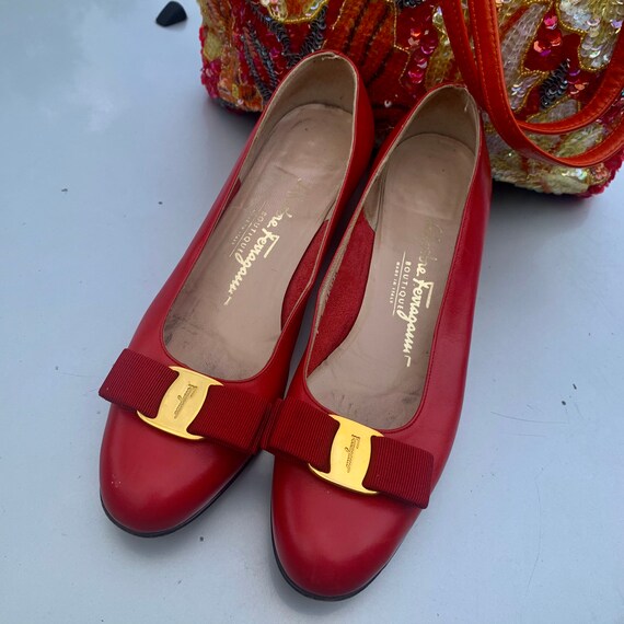 VINTAGE 80s 90s pumps Kitten Heel Salvatore Ferra