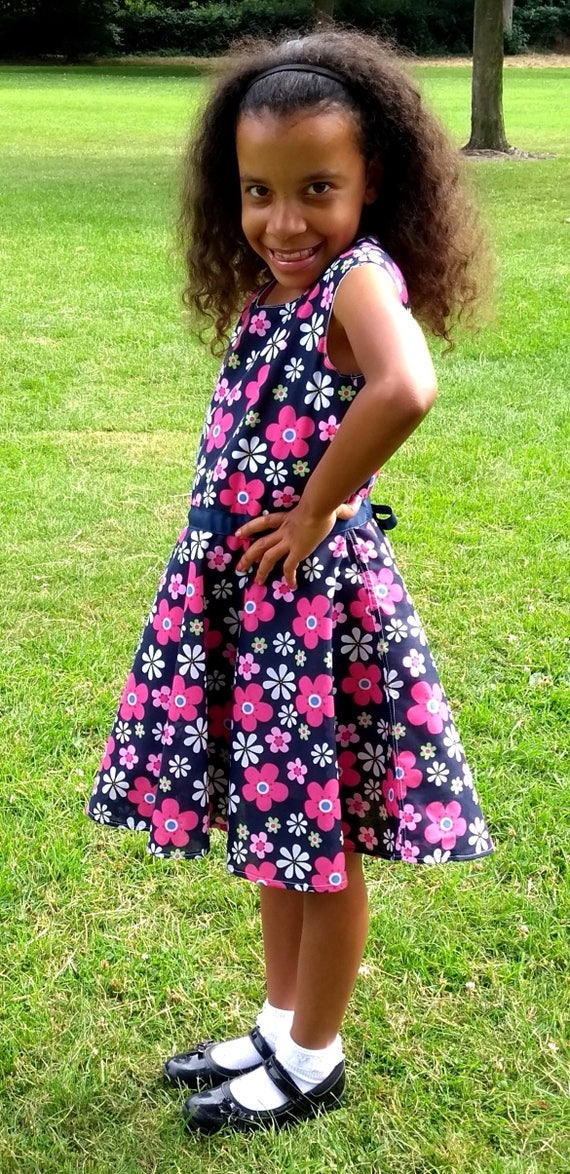 Blue girls dress size UK 7 8, Beautiful flower print, A line, zipper blue belt, holiday clothing birthday party trendy kids special occasion Blue girls dress size UK 7 8, Beautiful flower print, A line, zipper blue belt, holiday clothing birthday party trendy kids special occasion