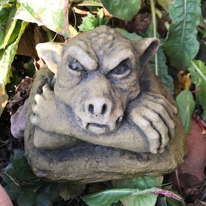 Gargoyle house guard demon window house guard dog thinking sculpture art sandstone antique look F 26