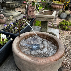Garten Terrasse Haus Brunnen Trog Rund klein mit Pumpe Gartenbrunnen