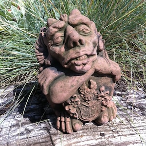 Guardian Gargoyle Shield mini art sandstone antique look H 62