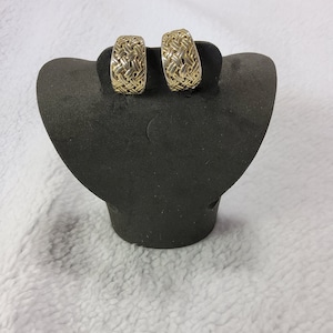 Oscar de la Renta Clip-on Earrings