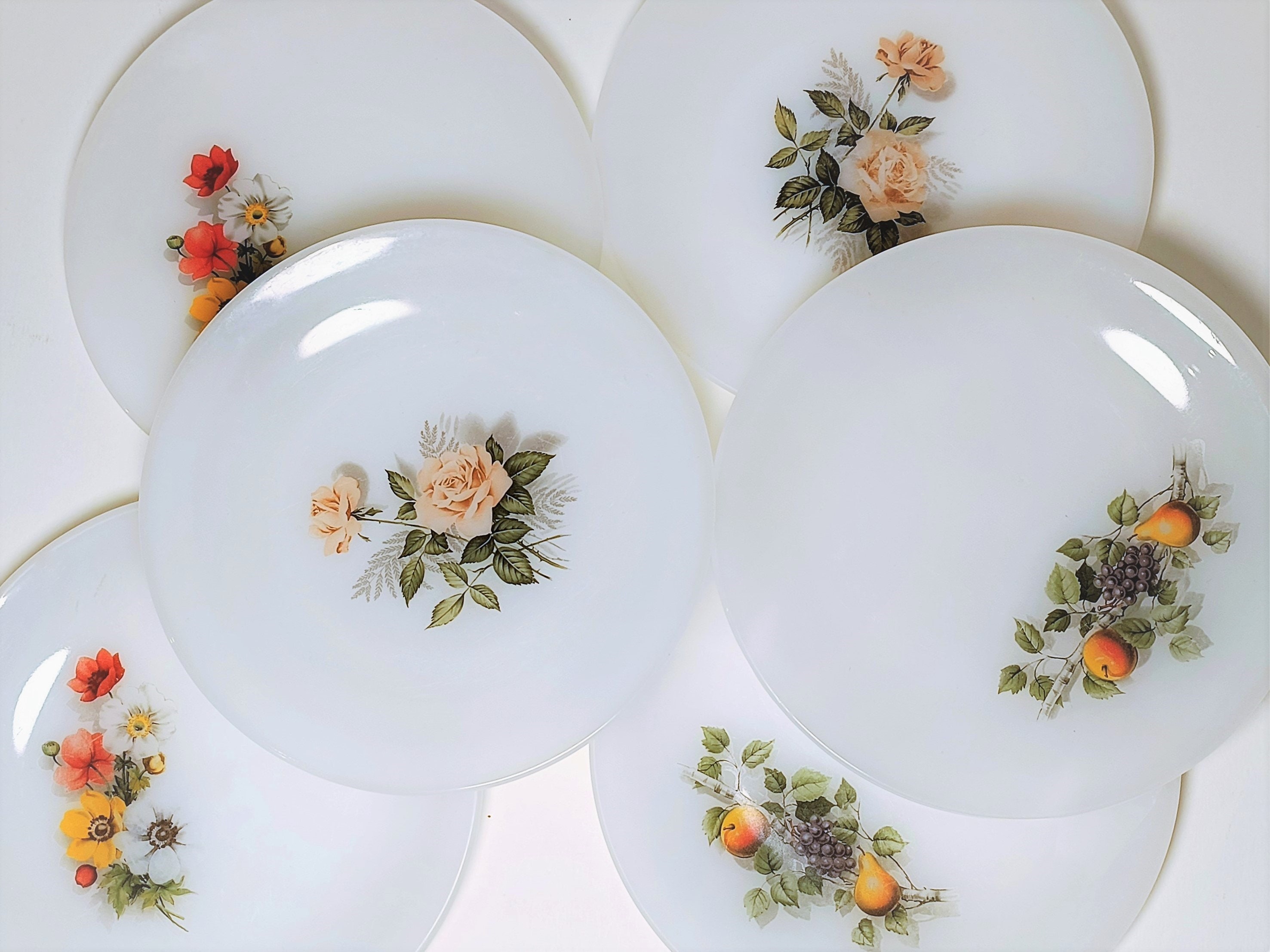 3 assiettes arcopal vintage