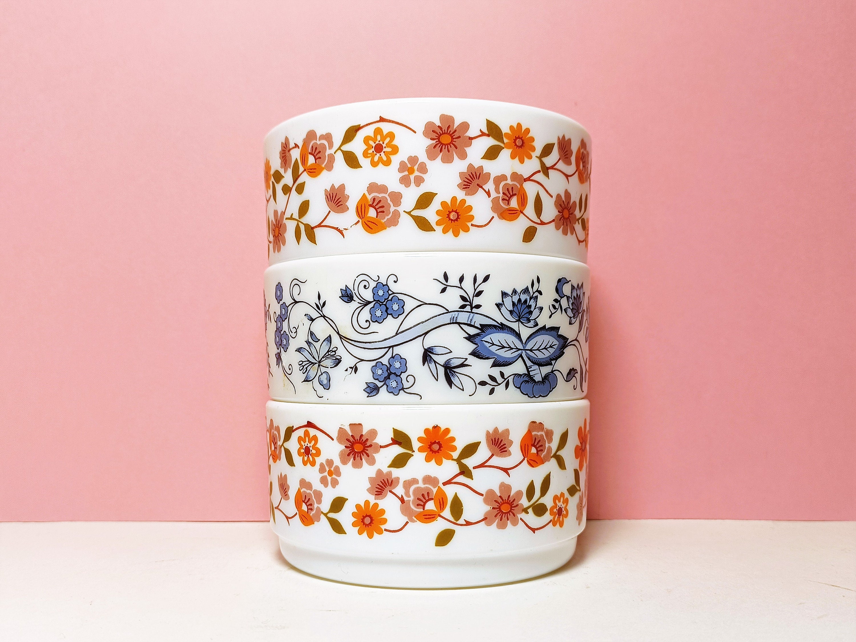 Plat opaline Arcopal Scania fleurs orange et rose vintage - France