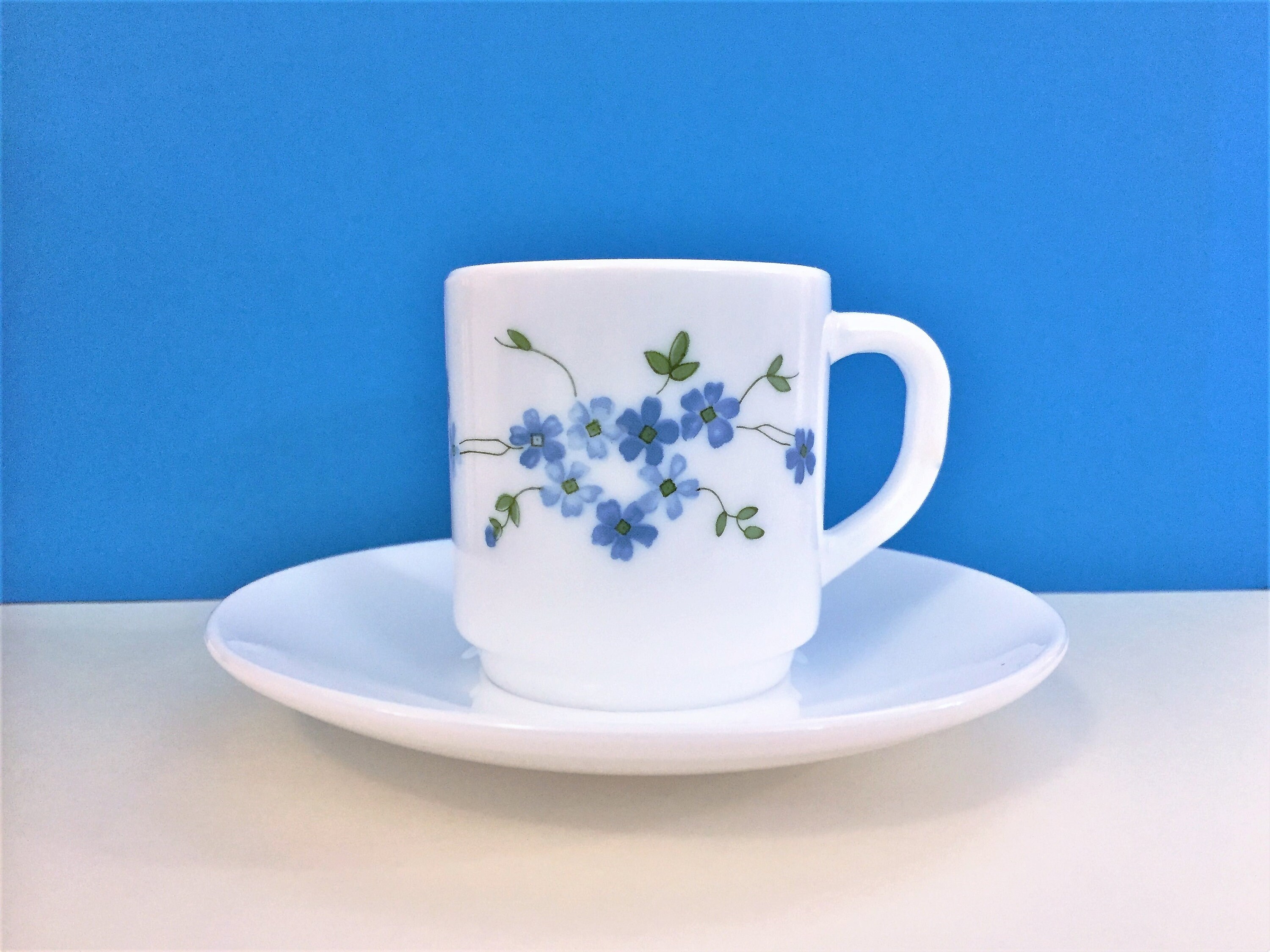 6 Tasses & sous tasses  fleurs  bleues VERONICA myosotis vintage Arcopal france 