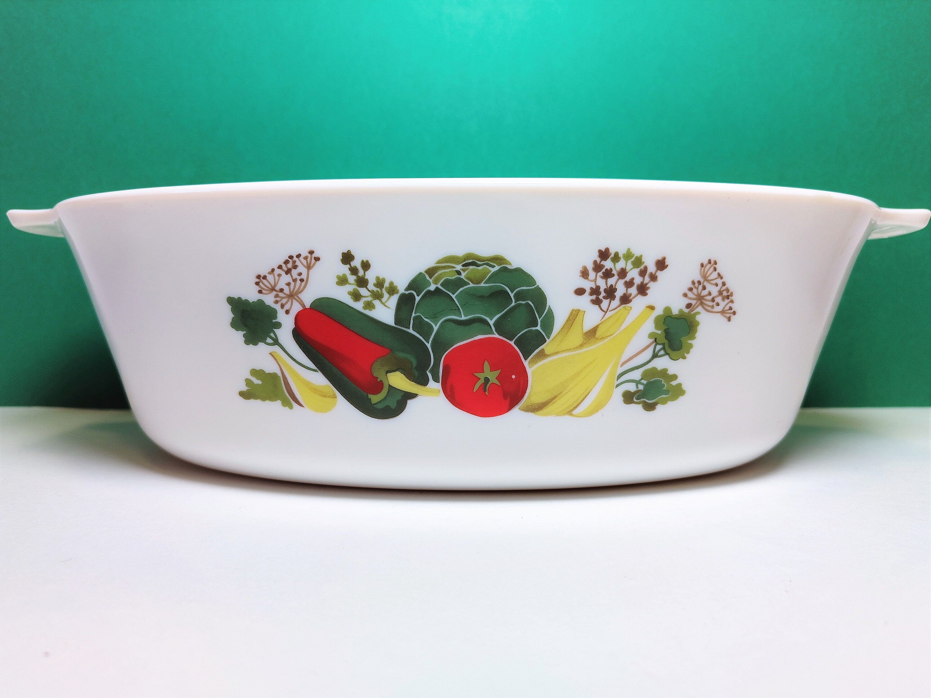 Grande Cocotte Ovale Sovirel Pyrex, Décorée de Légumes, Années 70