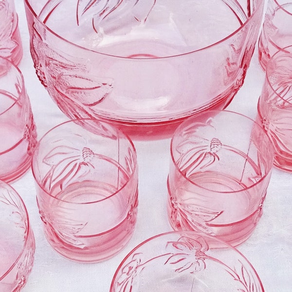 Service à dessert des années 70, en verre rose, 14 pièces