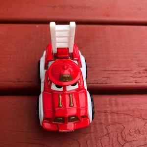 Vintage Tonka Red Fire Truck Engine w/ Ladder Toy Car 2000 Maisto Hasbro Diecast