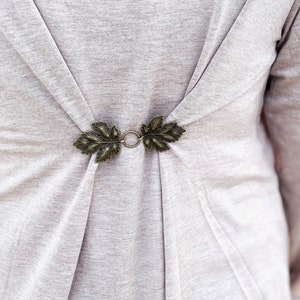 Bronze Leaf Cloak Clasp &quot;Sylvan&quot; | Dress Cinch Clip | Festival Cape Closure | Scarf Ring | Cardigan Clips | Unique Gift | Kardiklips | K-200