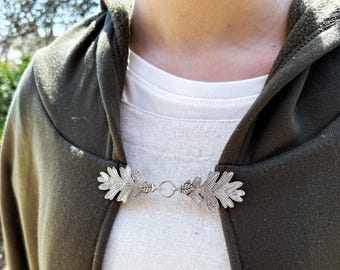 Nuevo broche para capa con forma de hoja de roble plateada "Terebinto" / Traje de feria renacentista / Cierre para capa / Pinzas para suéter / Accesorios de cosplay para feria renacentista / 006