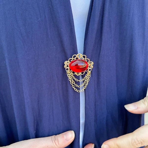 NOUVELLE broche rouge et or avec chaînes | Renaissance médiévale | Tenue RenFaire | Fantaisie Cosplay Costume Bijoux I Belle Fermoir Pin | K-504