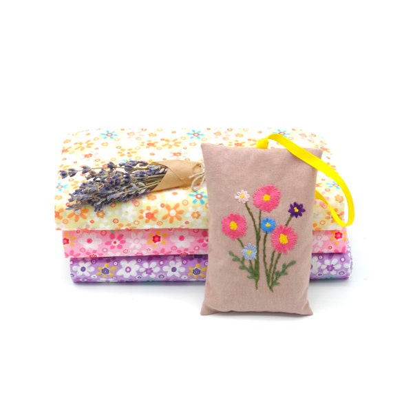 Aroma bag with lavender and hand embroidery.