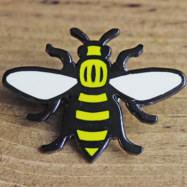 Épinglette en émail abeille Manchester | Broche en métal sans nickel | Créé par la boutique de Manchester