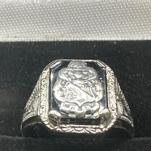 Chevalière très vintage en or blanc 14 carats ~ écusson illisible ~ taille 5 1/2
