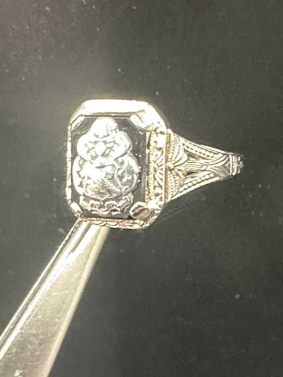 Very Vintage 14K White Gold Signet Ring~Crest Unr… - image 3