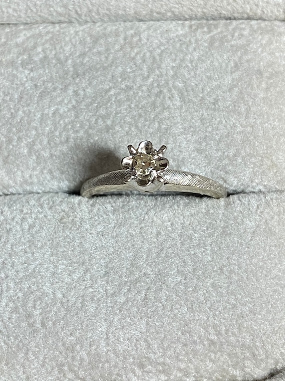 Vintage 14K White Gold Buttercup Set Diamond Ring~