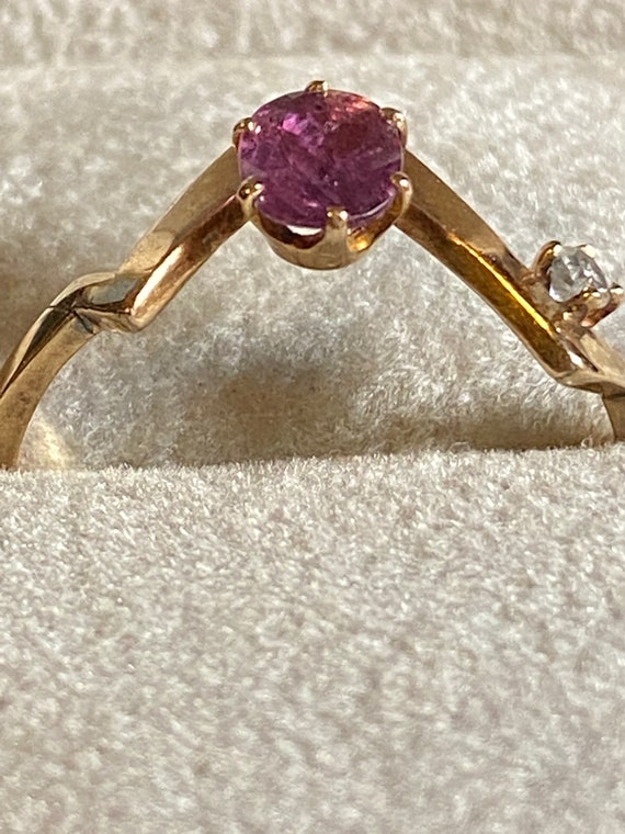 14K Yellow Gold Zigzag Chevron Ruby Ring with Acc… - image 4