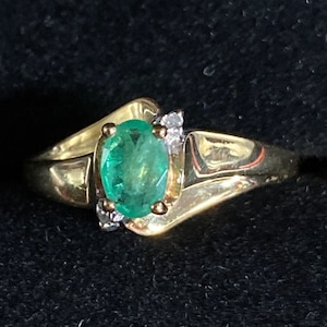 10K Yellow Gold Emerald Ring with Accent Diamonds~Size 7