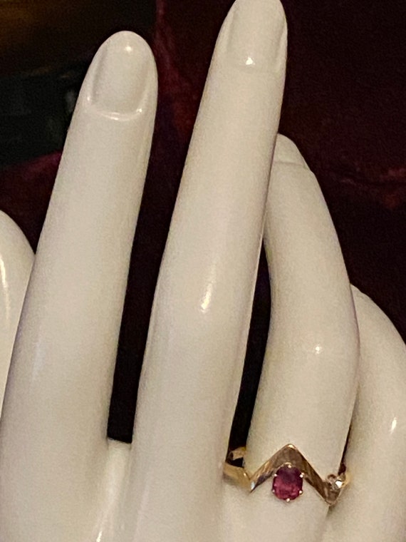 14K Yellow Gold Zigzag Chevron Ruby Ring with Acc… - image 2