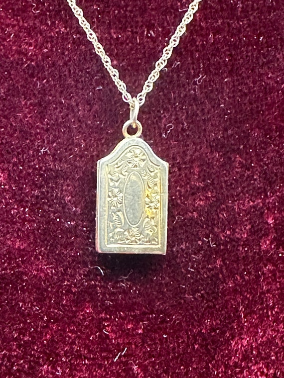 Antique Victoria 10K Yellow Gold Small Mourning Lo