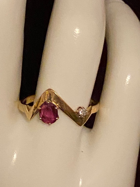14K Yellow Gold Zigzag Chevron Ruby Ring with Acc… - image 3