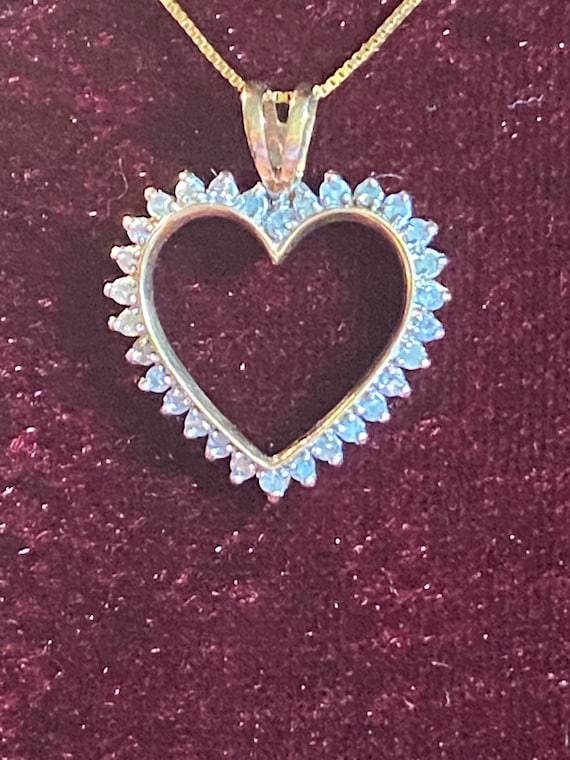 Beautiful 10K Yellow Gold Diamond Heart Pendant wi