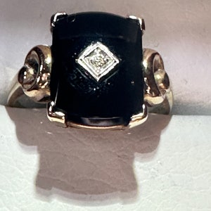 Vintage 10K Yellow Gold Black Onyx Ring with Diamond~8