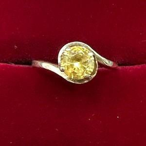 Vintage 10K Yellow Gold Synthetic Golden Sapphire Ring~Size 6 1/4