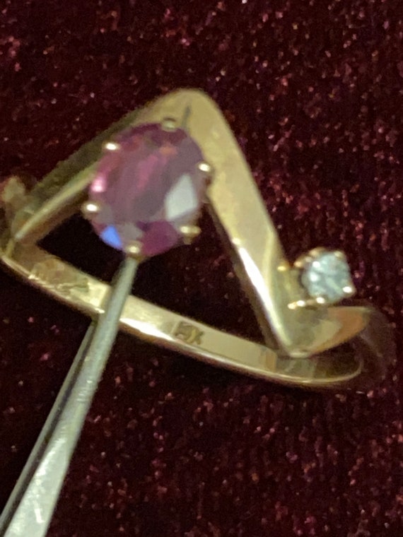 14K Yellow Gold Zigzag Chevron Ruby Ring with Acc… - image 8