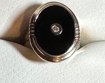 Vintage 10K White Gold Oval Onyx Ring~Size 3.75