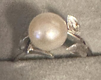 Vintage 18K White Gold Pearl Flower Ring~Size 5