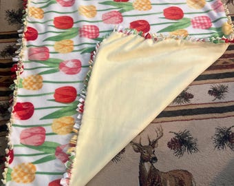 Tulip Fleece Handmade No-sew Blanket