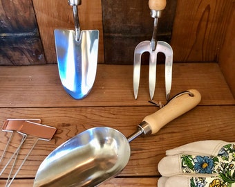 Beautiful Garden Tool Set (Hardwood and Stainless)