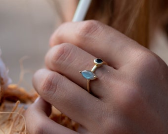Anillo de labradorita arcoíris y ónix negro ~ Piedra preciosa ~ Natural ~ Bañado en oro de 18 quilates ~ Joyería ~ Hecho a mano MR157