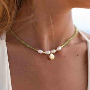 Peridot and Pearl necklace~ Sterling Silver 925 or Gold Filled ~ Choker ~ Jewelry ~ Gift For Her ~ Minimalist~ Handmade MN098